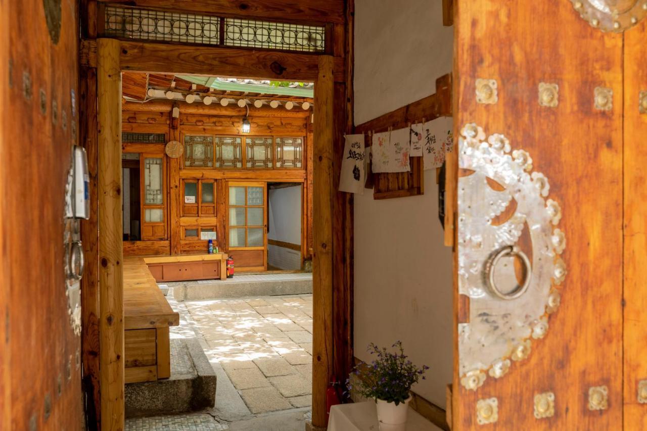 Dongmyo Hanok Sihwadang - Private Korean Style House In The City Center With A Beautiful Garden Seoul Eksteriør bilde