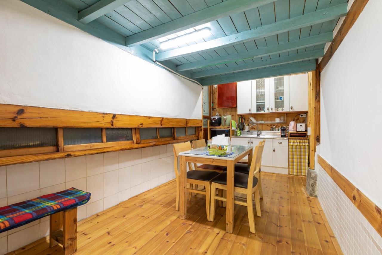 Dongmyo Hanok Sihwadang - Private Korean Style House In The City Center With A Beautiful Garden Seoul Eksteriør bilde