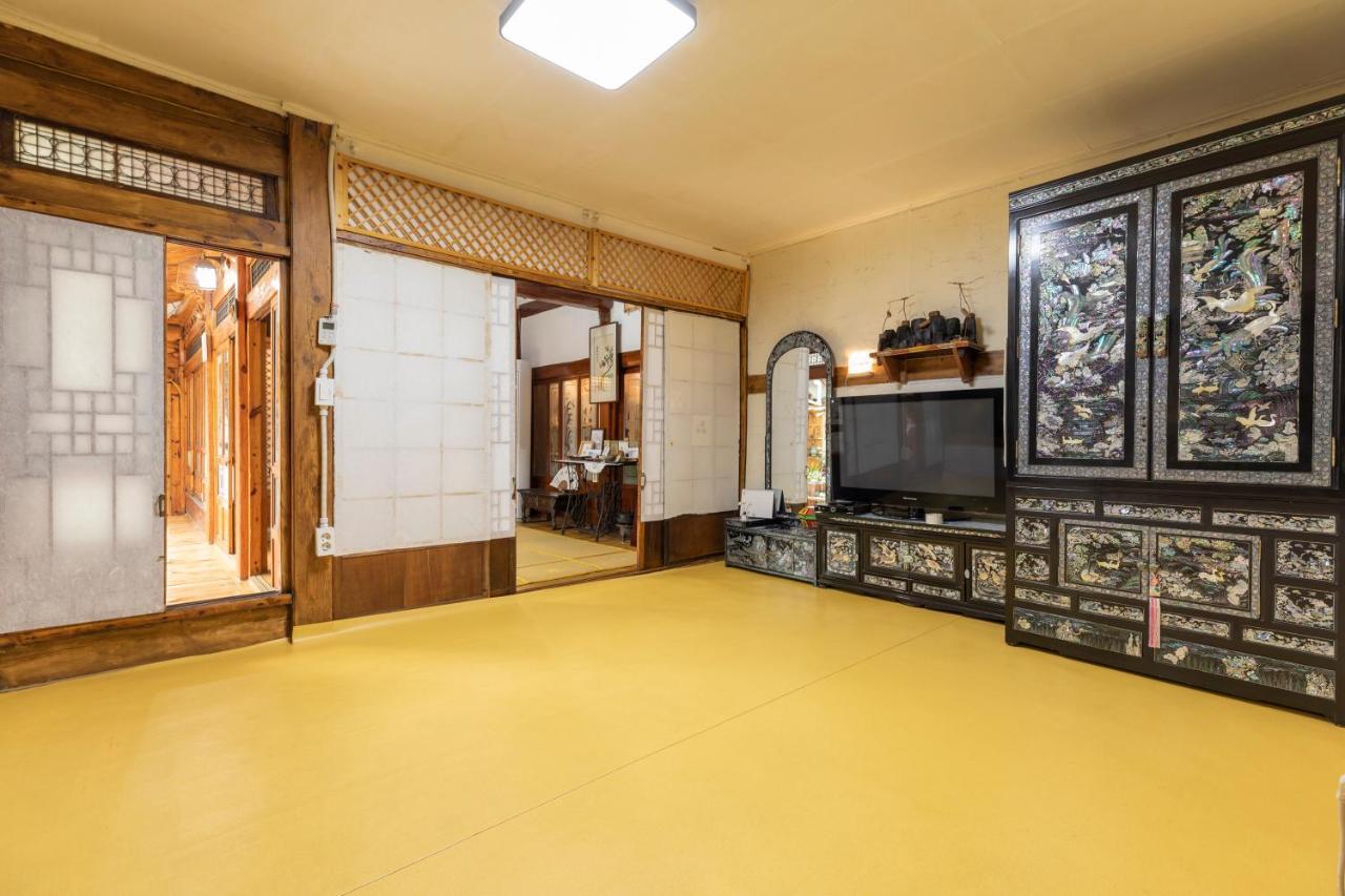 Dongmyo Hanok Sihwadang - Private Korean Style House In The City Center With A Beautiful Garden Seoul Eksteriør bilde